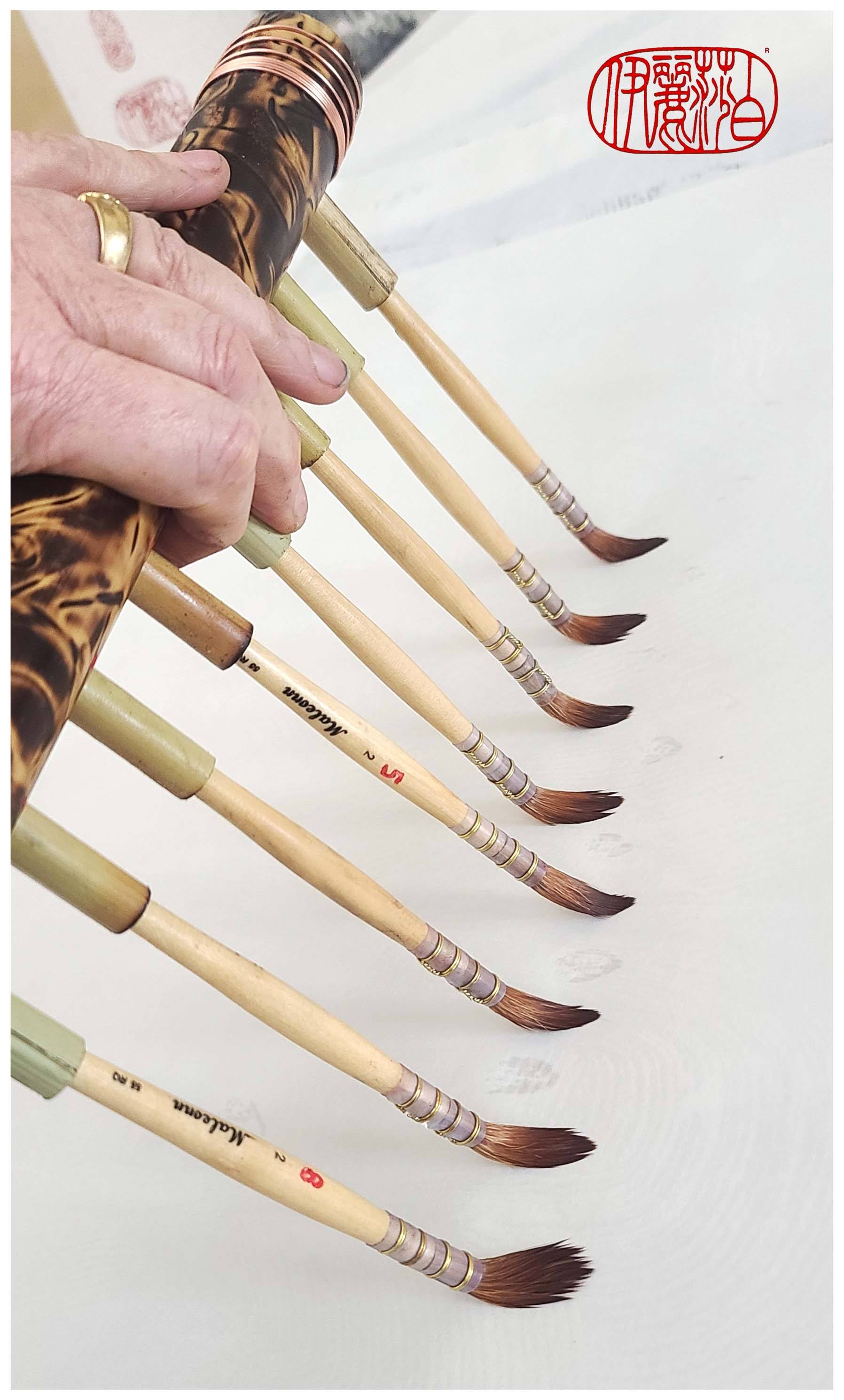 Multi-Brush Holder Tool With 8 Individual Brushes