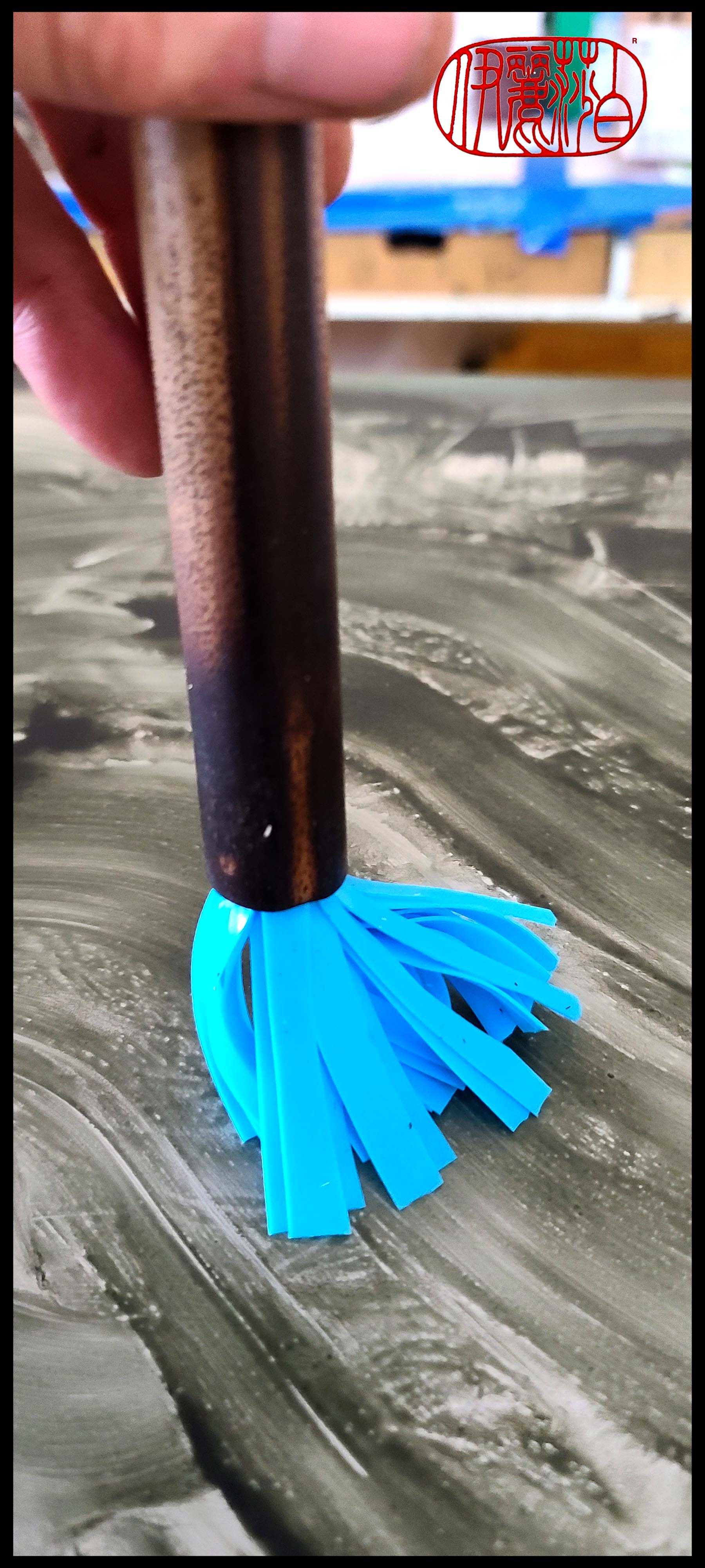 Sinful Brush Cleaner / Paintbrush Cleaning Tool 